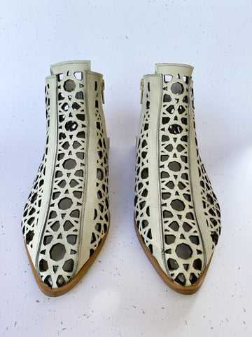 ARABESQUE - High Quality Leather, cream Shoe, Handmade